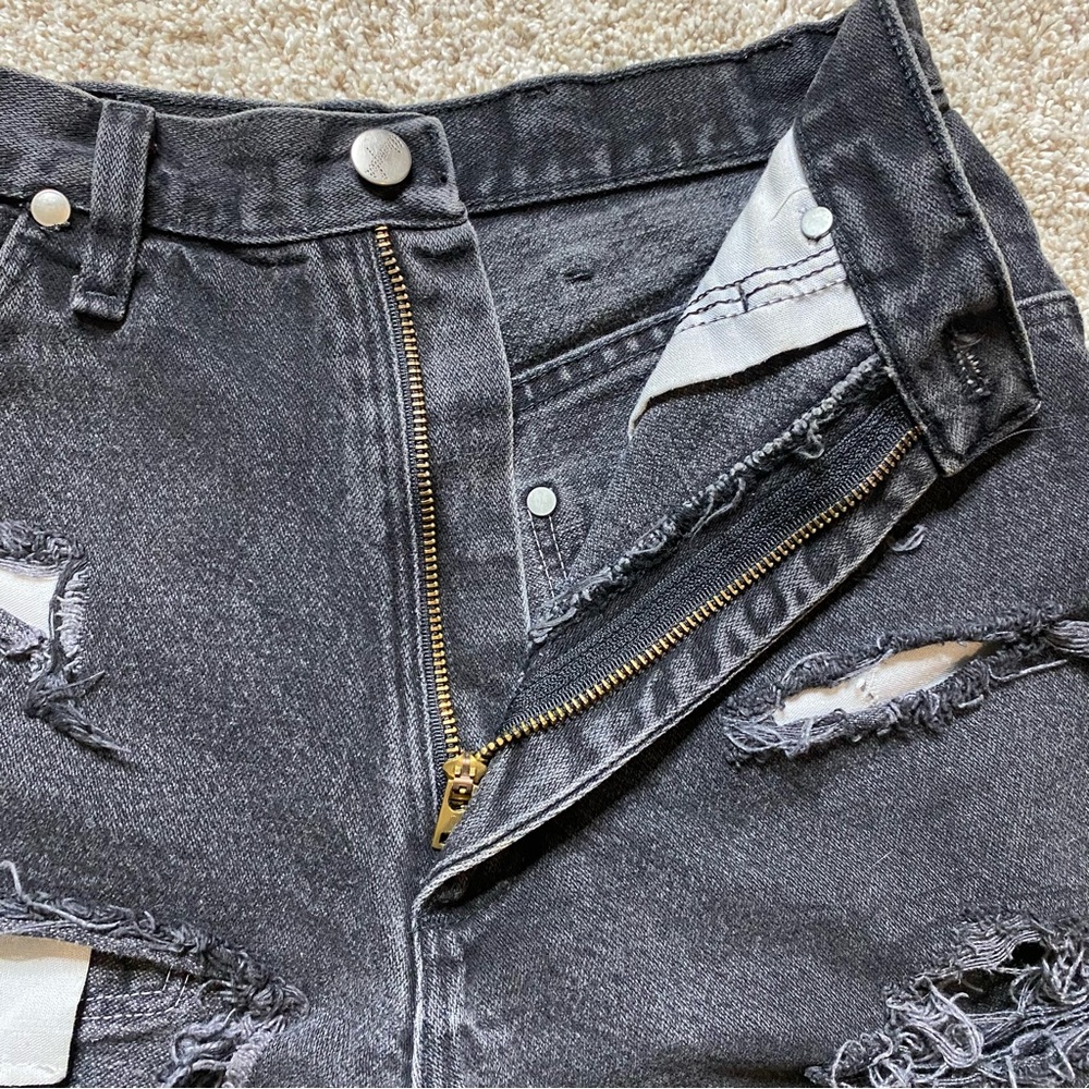 Vintage Wrangler Cut-Off Bermuda Jean Shorts - Picture 8 of 9